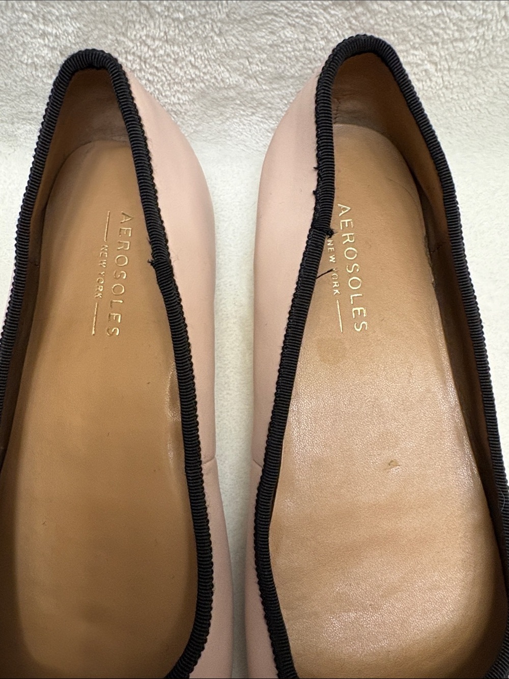Aerosoles Women’s Pale Pink Ballet Flats with Black Trim Sz: 9 - Picture 2 of 7
